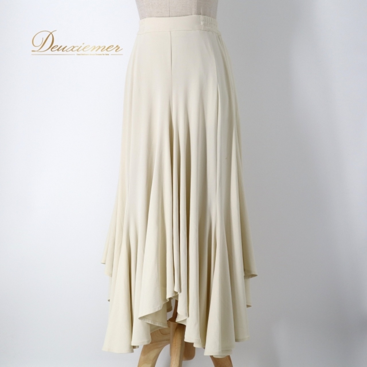 社交ダンス 衣装 スカート ホワイト系 チャコット Chacott レッスン 練習 白 日本製 大人っぽい 上品 おしゃれ 無地 シンプル 白 クリーム色 アシンメトリー レッスン着 練習着 やわらかい アシンメトリー スカート ダンスウェア フレアスカート クリーム色系 おしゃれな衣装 ホワイト系スカート 大人女性用 柔らかい素材 練習用スカート スタイリッシュ 日本製ダンス衣装 ダンスレッスン着