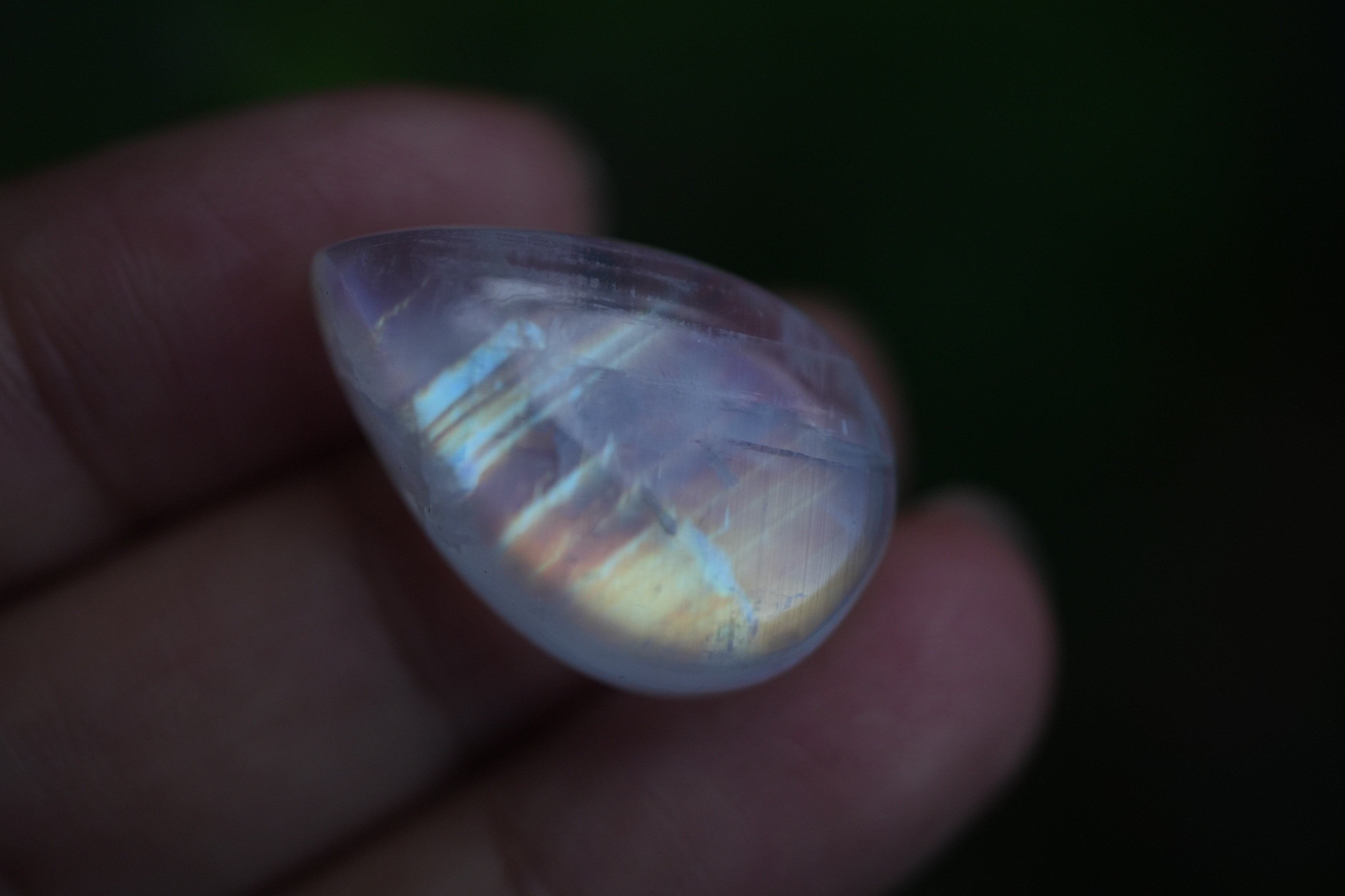 ☆高品質☆レインボームーンストーンs1285 | Funky garuda Stone