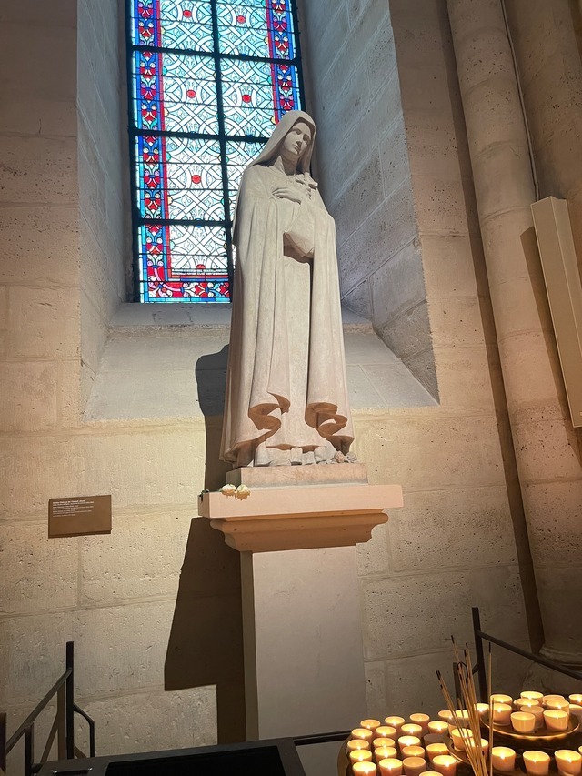 【ノートルダム大聖堂にてアチューメント】【超美石】フローライト　天使　NO.5