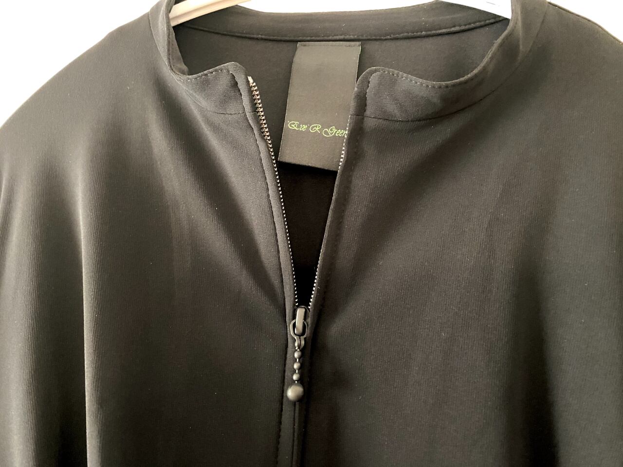 オニキスブラック コルセット風ドレープ ノーカラーシャツ