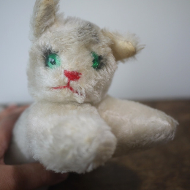 緑目の猫　ねそべりにゃんこ　ぬいぐるみ　ドイツヴィンテージ