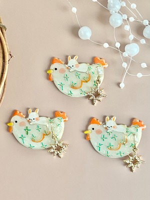 ブローチ『うさぎちゃんとちびコッコ』