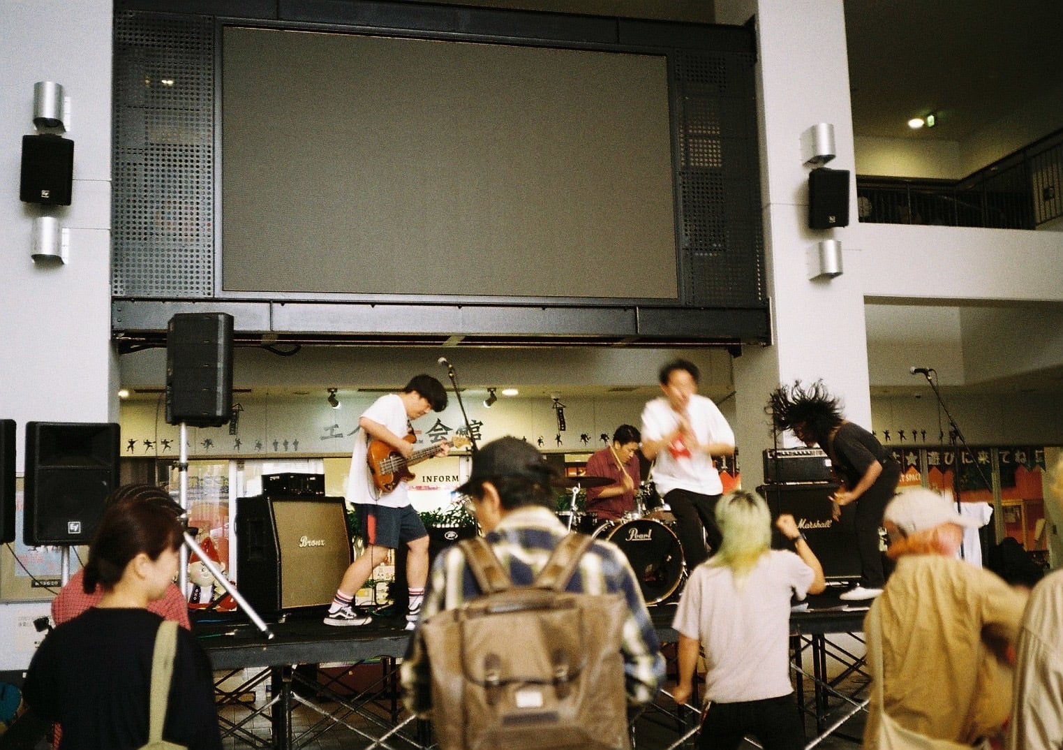 Discharming man / MOOS 「Discharming man / MOOS split」 | HOLIDAY