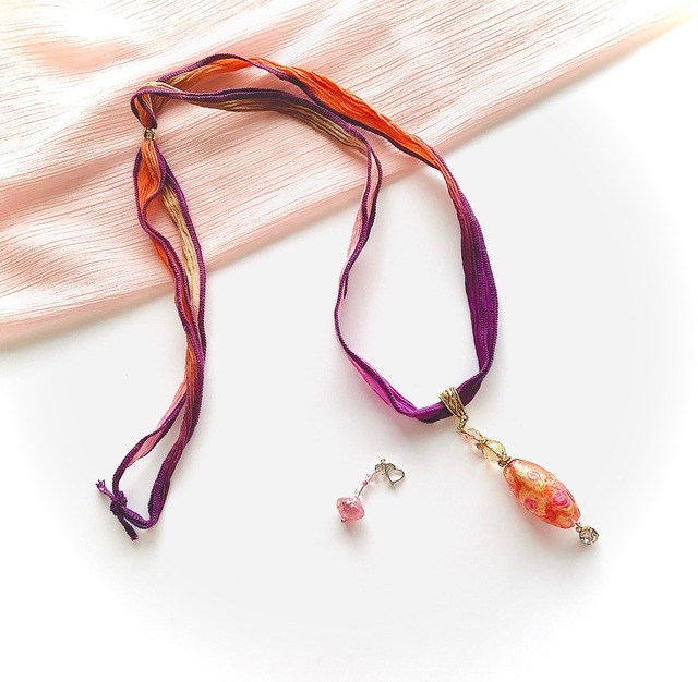 レースローズオーバルネックレス