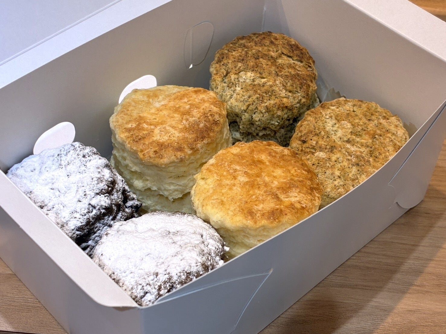 ザ・スコーンズ・ミャオ自慢の味】大きなスコーン3種 食べ比べ6個