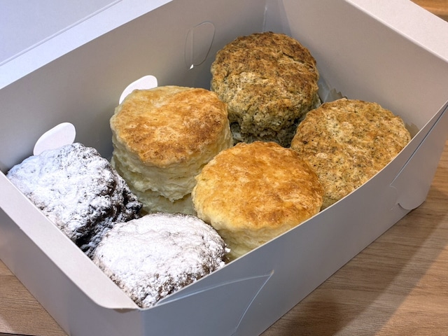 【ザ・スコーンズ・ミャオ自慢の味】大きなスコーン3種 食べ比べ6個セット