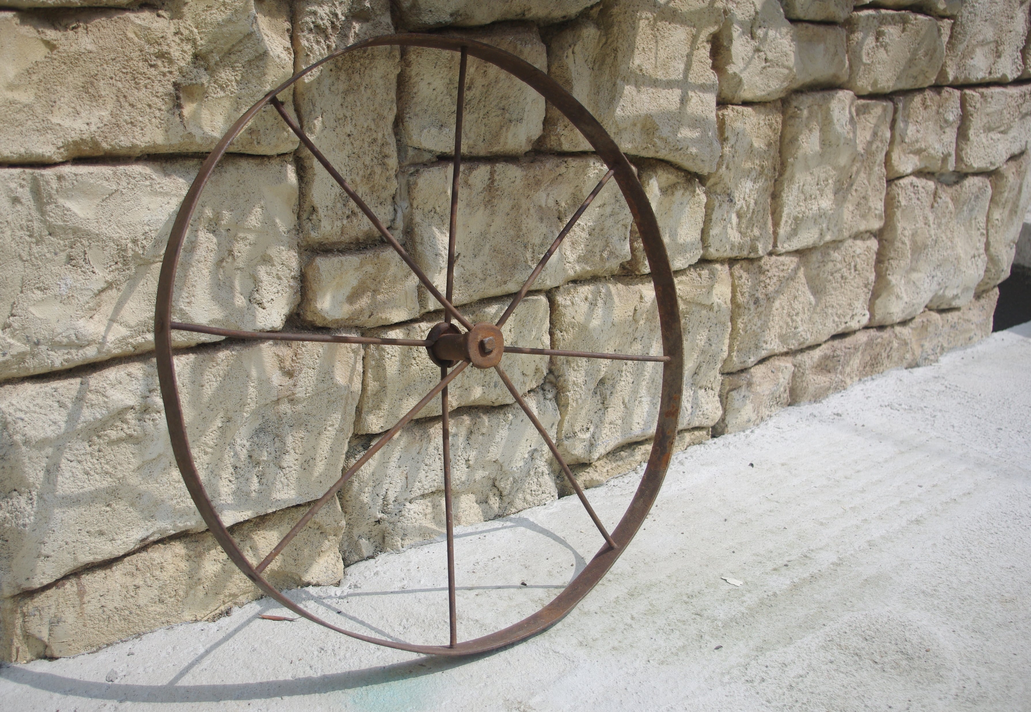 アイアンウィール/車輪 Lサイズ ジャンクガーデンオブジェ【A-112】 Antique Style～【アンスタ】アメリカ買付けのヴィンテージ ・アンティークのおみせ。