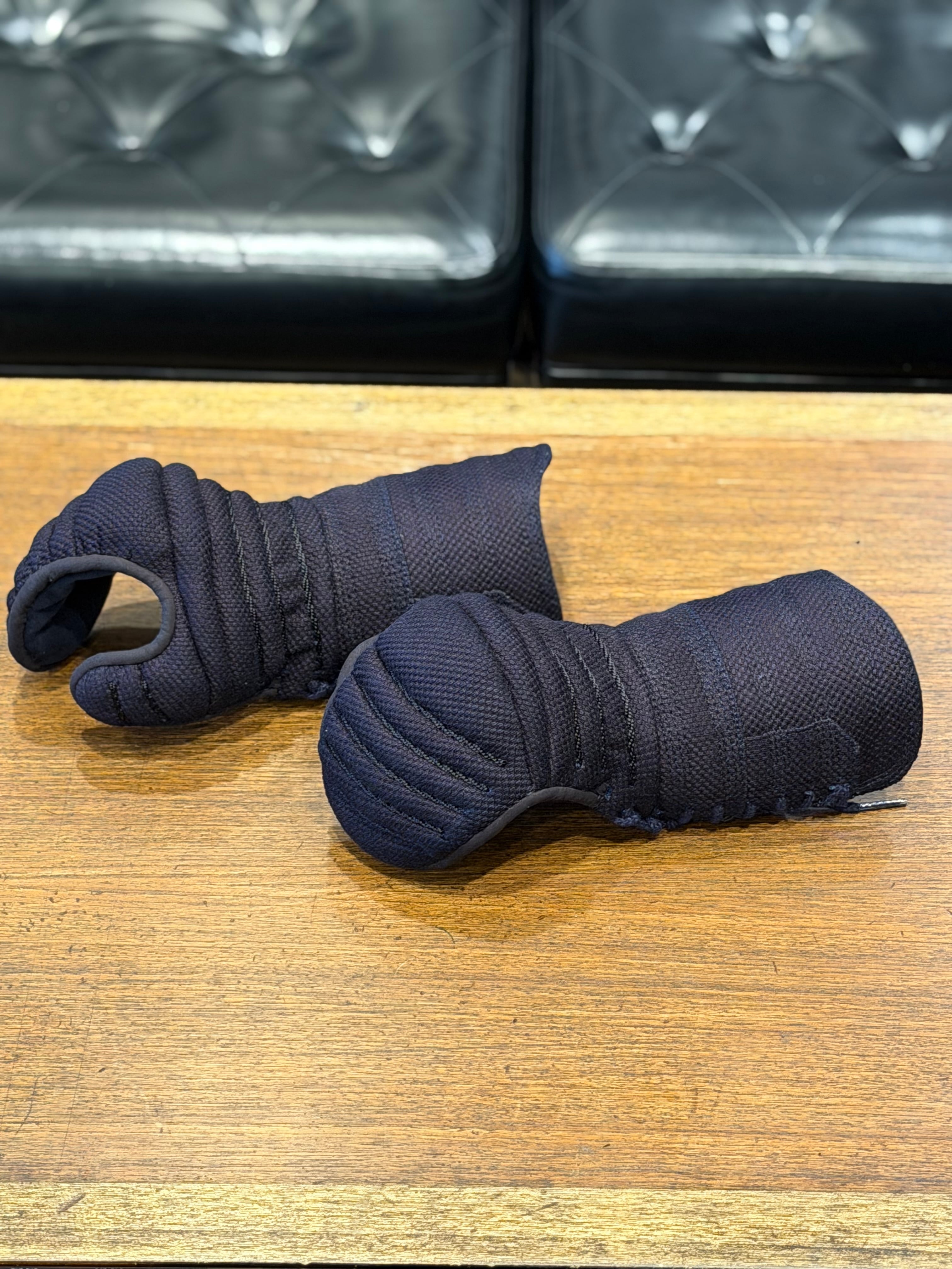 【満を持して登場✨3名限定サンプル特別価格】【Lサイズ3名様限定大特価‼️】試合用 練習用兼用甲手『黒閃コブラ』甲手頭 織刺 甲手