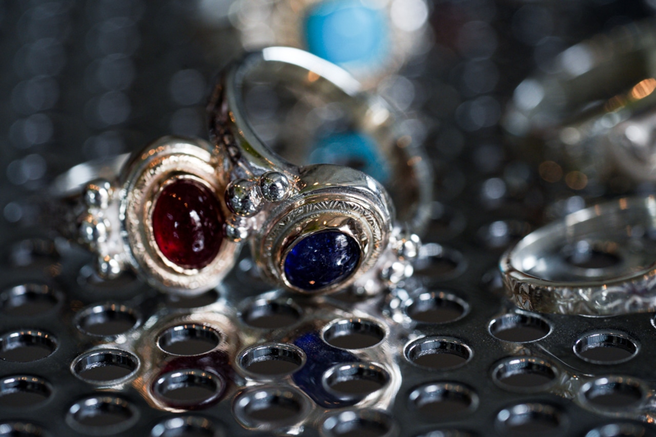 R-096 K10 Circle Native Oval Signet Ring (Sapphire)