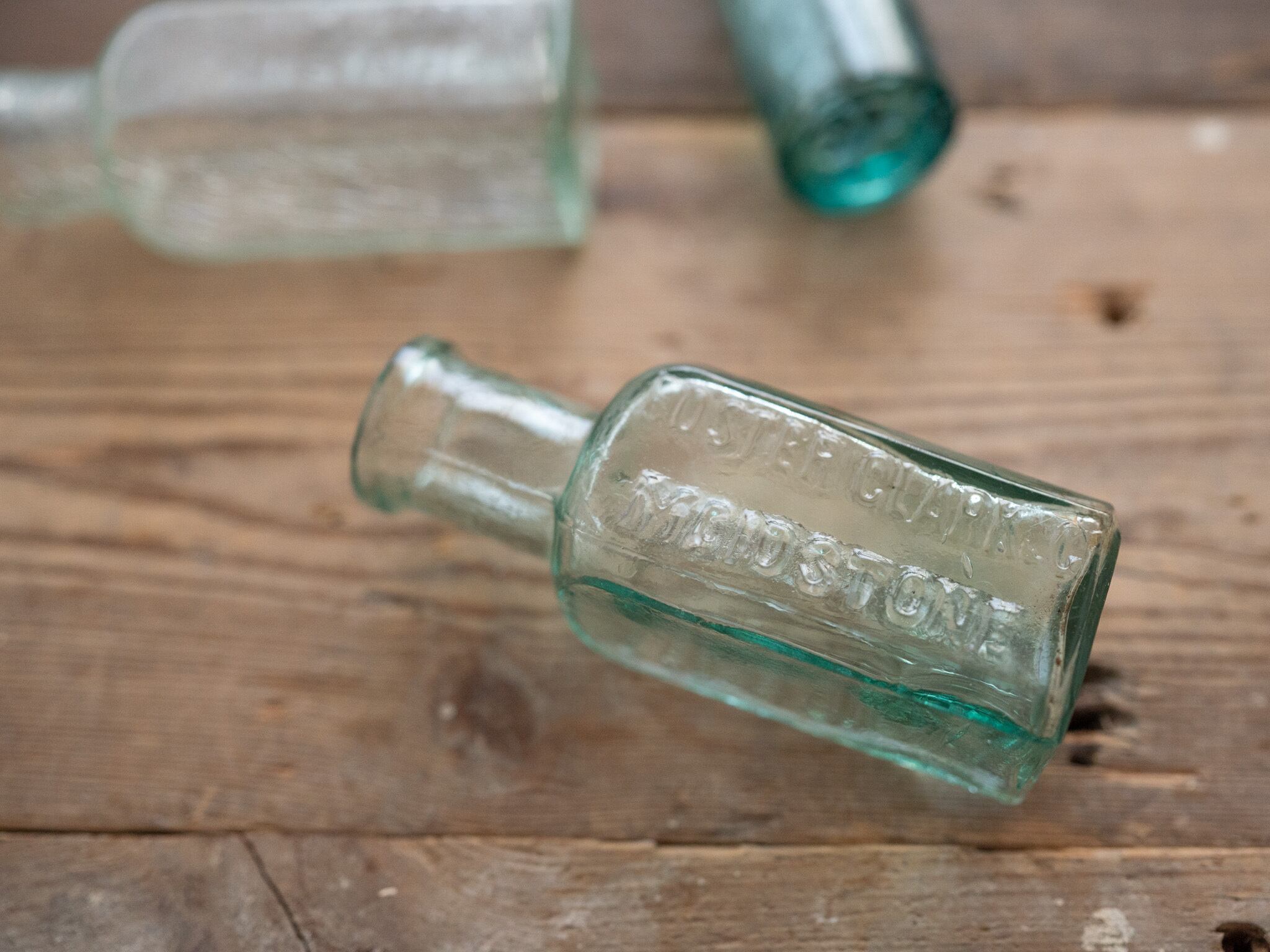 古くて小さなガラス瓶（B） イギリスアンティーク