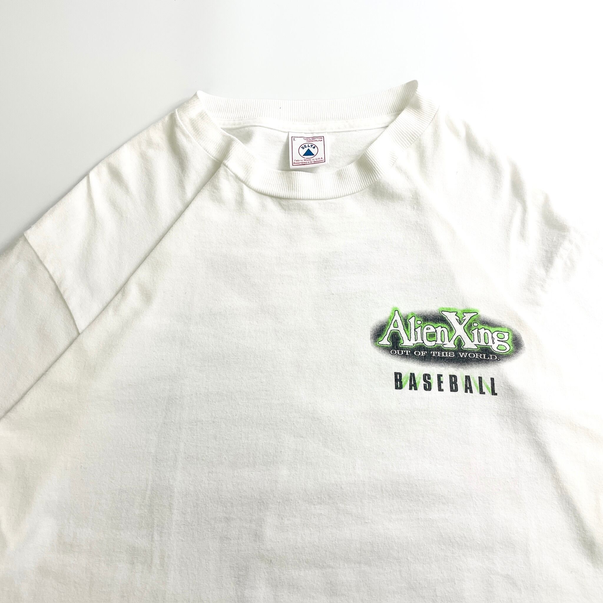 90s Alien Xing Baseball Graphic Tee