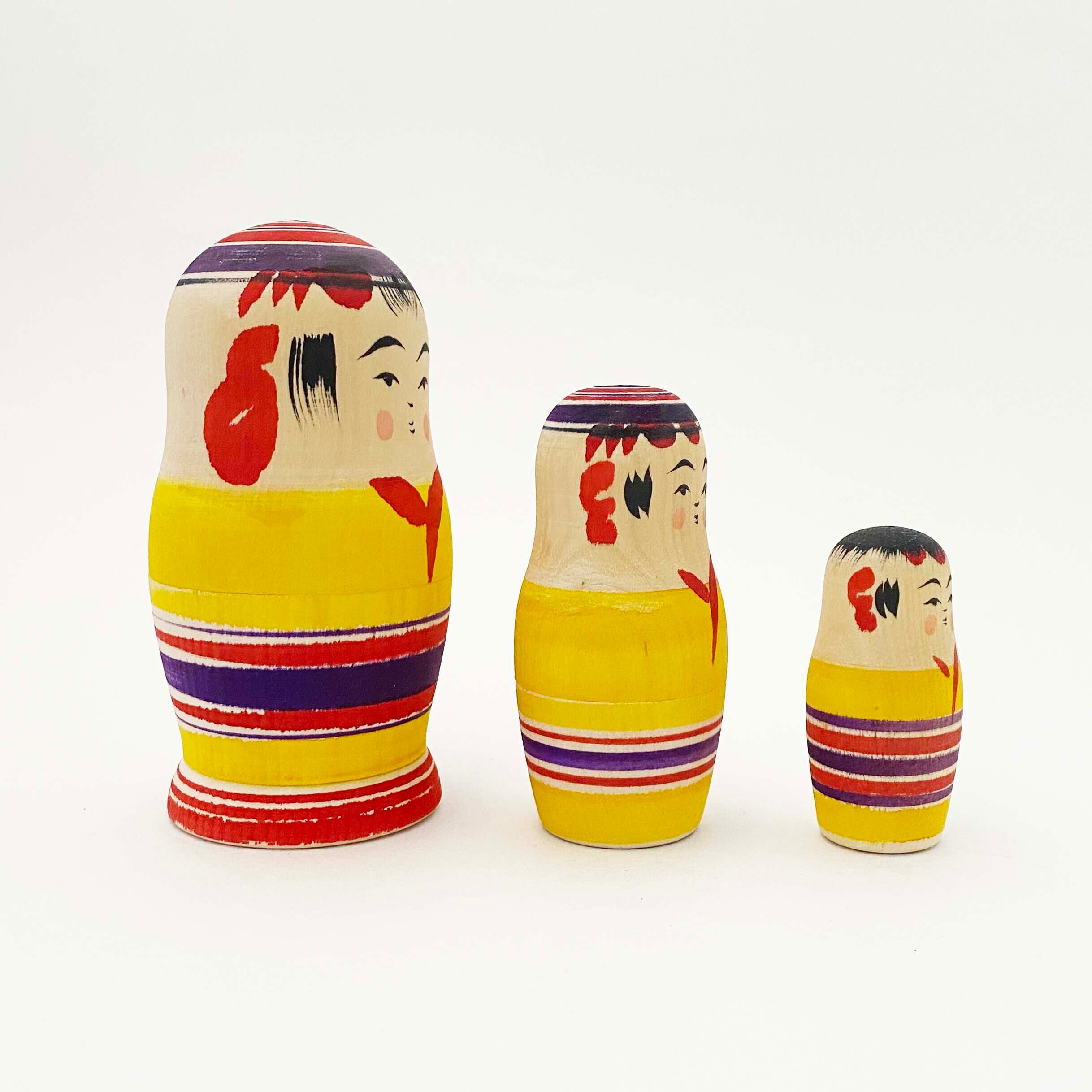 こけしのマトリョーシカ「伝統コケーシカ」（弥治郎系 新山実工人 / 3個組）