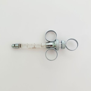 【工業・実験／研究用】　コントロール注射器　３ｍｌ　中口ロック先　１本入（医療機器・医薬品ではありません）