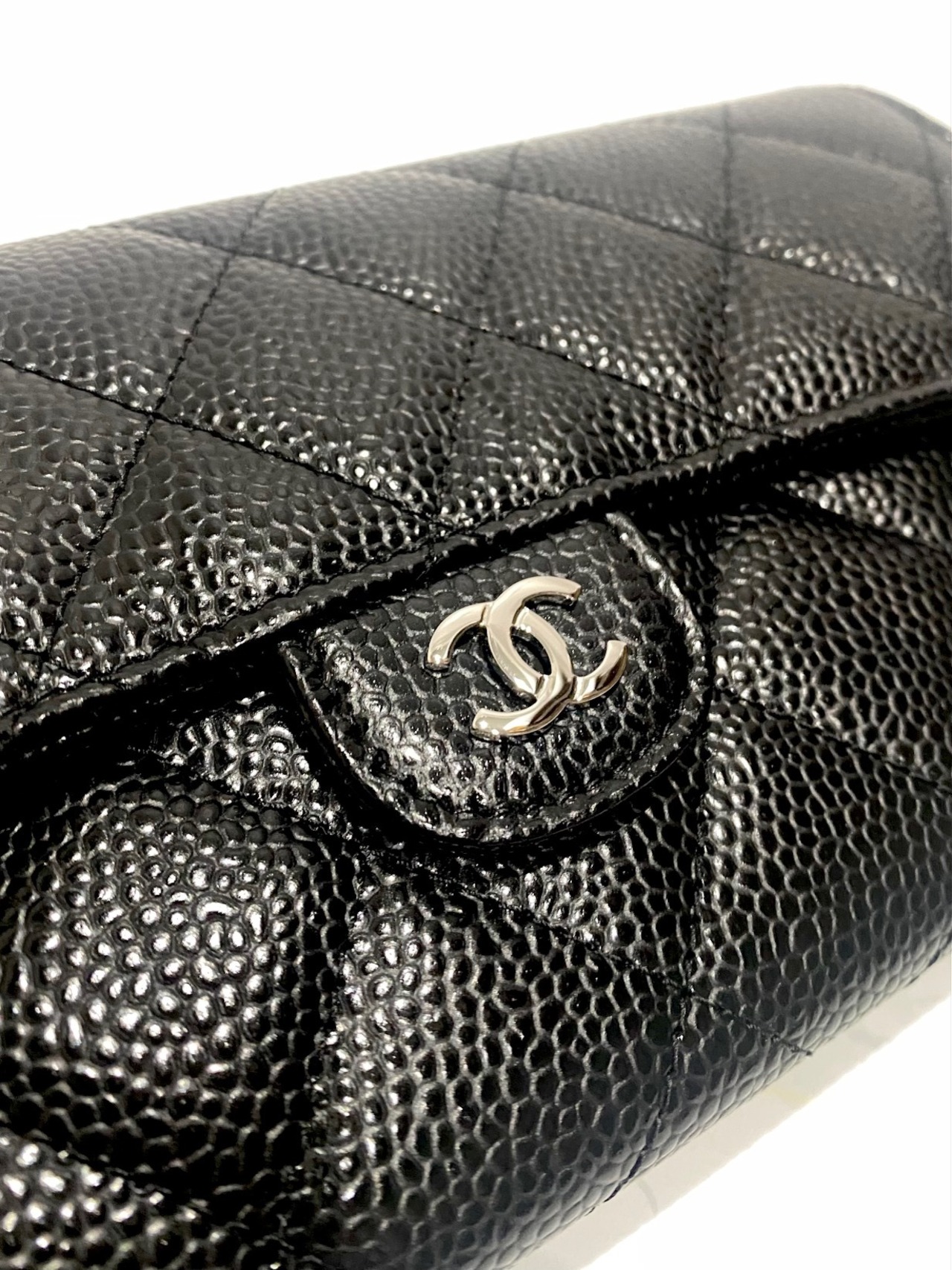 CHANEL シャネル 長財布 P0241-Y01588-C3906 ﾏﾄﾗｯｾ ｷｬﾋﾞｱｽｷﾝ