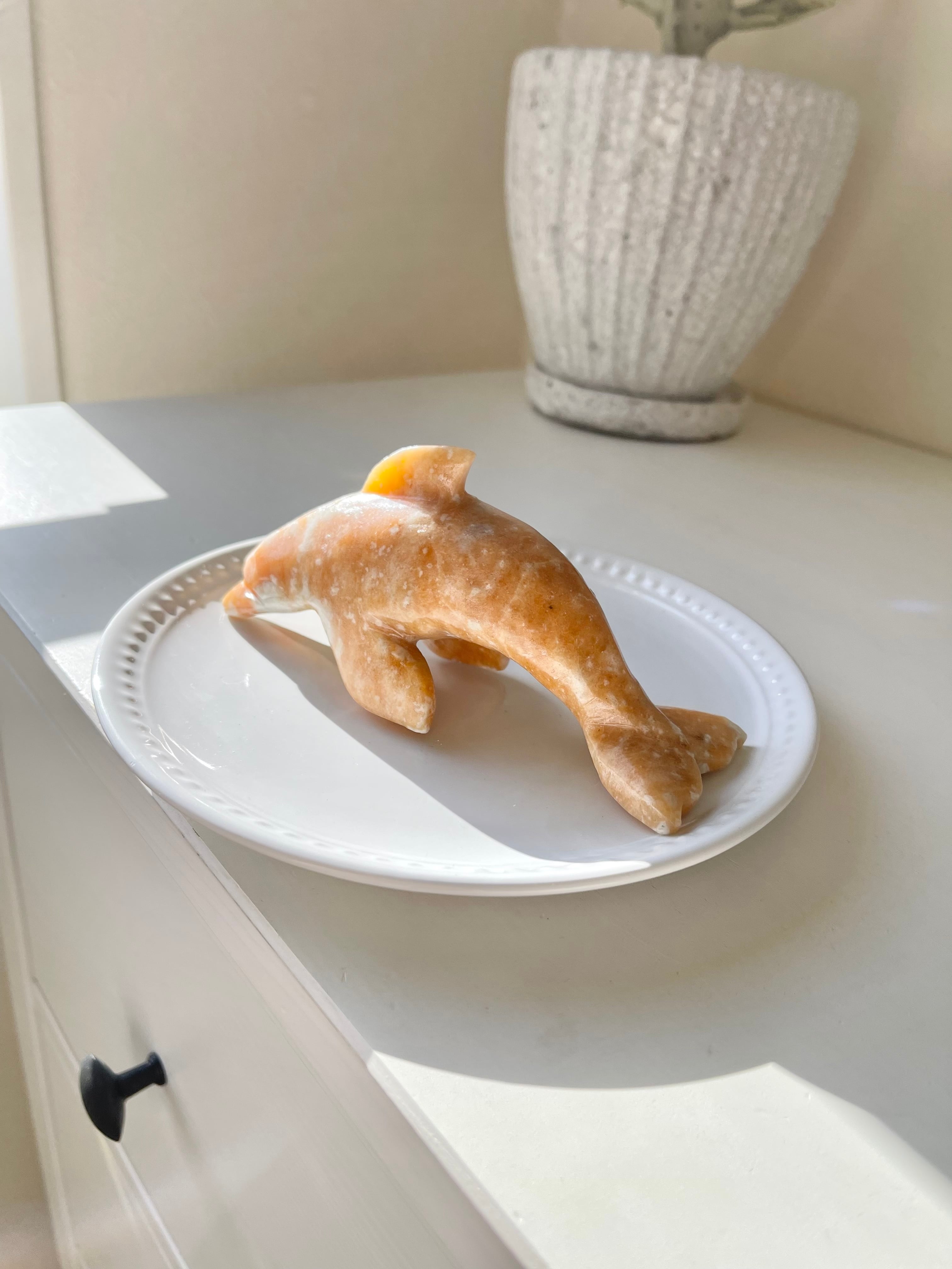 元氣いっぱい✨オレンジカルサイトのイルカ/ Orange calcite dolphin