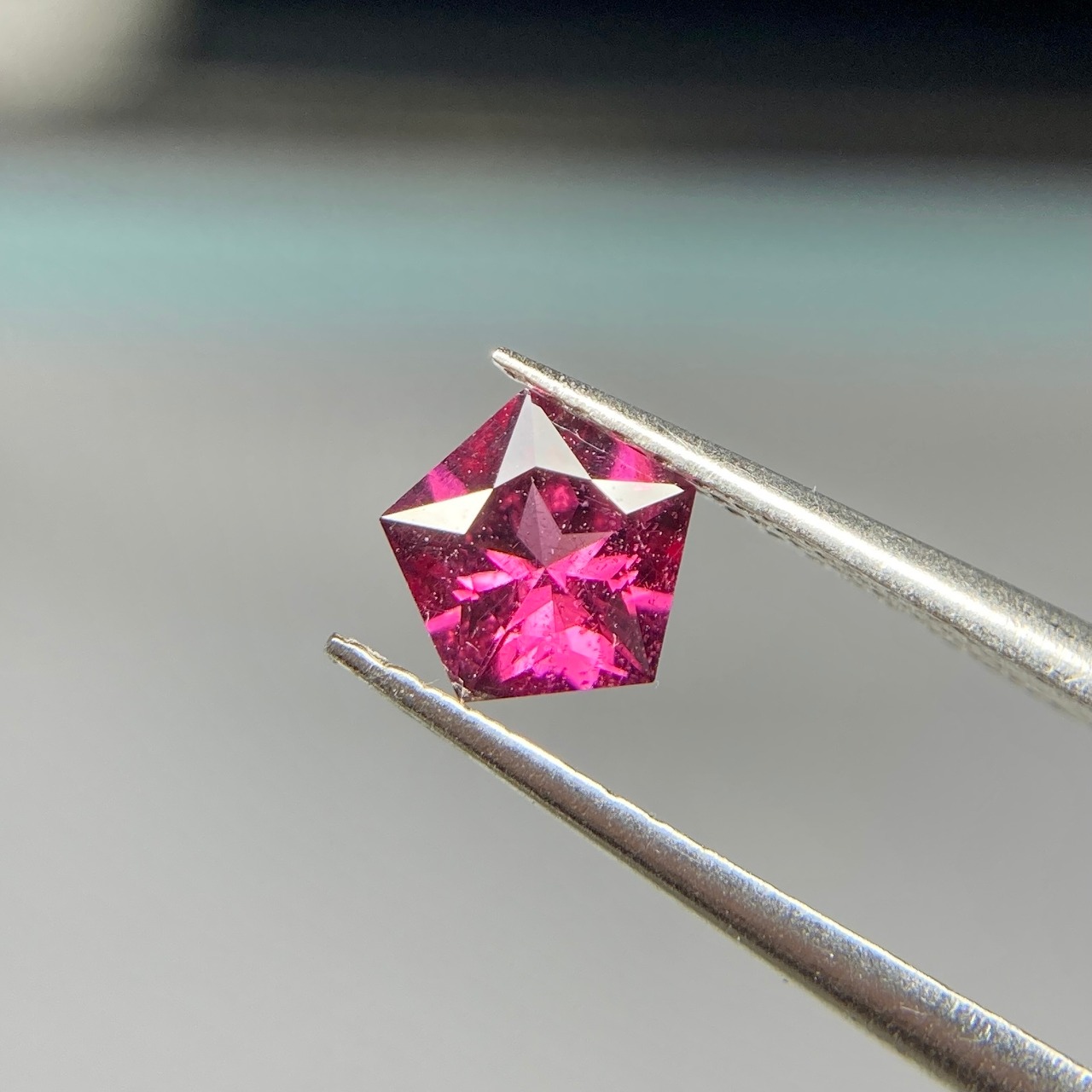 ロードライトガーネット 0.571ct 赤紫色 簡易ソーティング付き r-0382