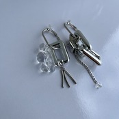 クリア ×シルバー アシンメトリーピアス / イヤリング / サージカルステンレス