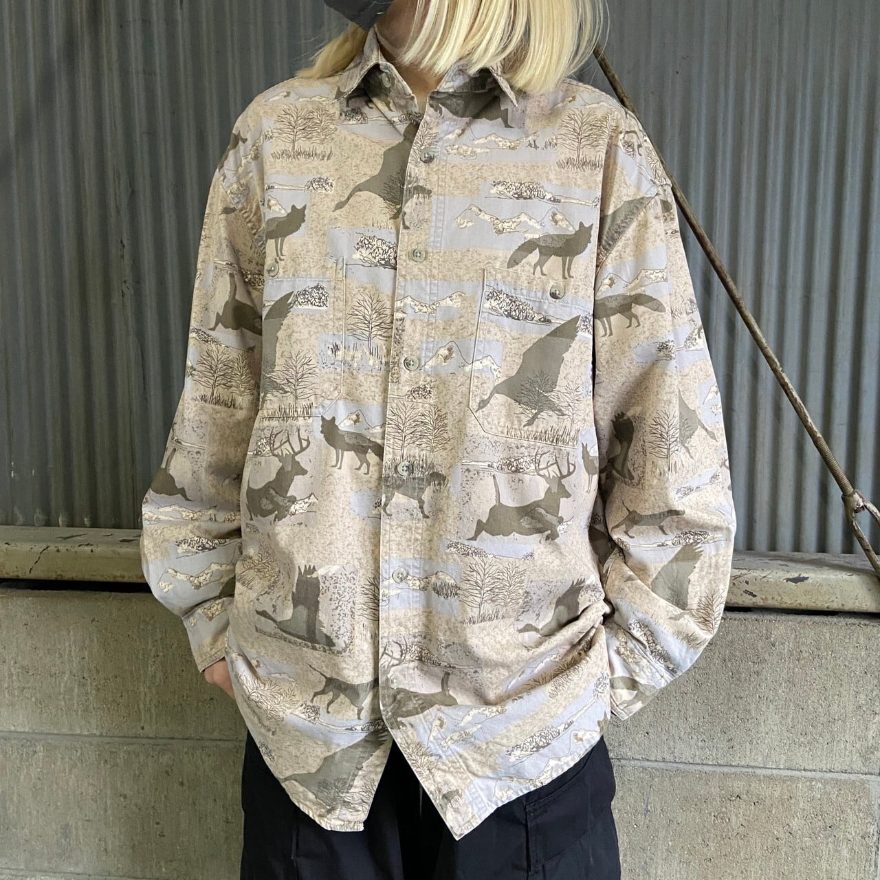 WOOLRICH ウールリッチ 総柄 オールプリント アニマル コットンシャツ 長袖シャツ メンズL相当 古着 ボタンダウン B.D.シャツ ベージュ  【長袖シャツ】【3anniv】【CS2312-AL2】 | cave 古着屋【公式】古着通販サイト