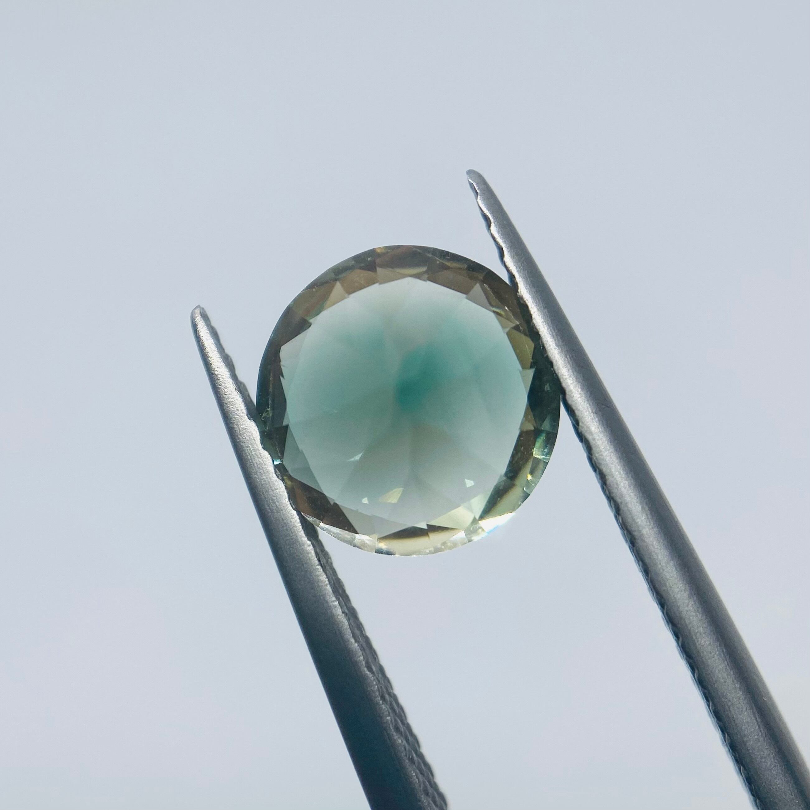 レアなグリーンが美しいオレゴンサンストーン