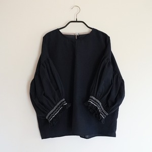 スモッキング ブラウス ネイビー×シロ刺繍