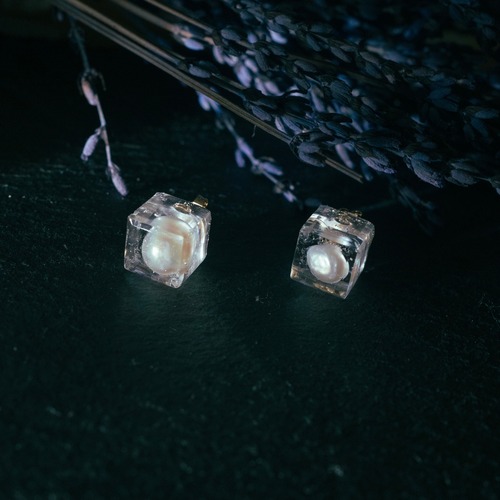 Freshwater pearl cube