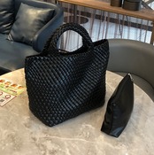 やわらかく整う大人のナチュラルバッグ