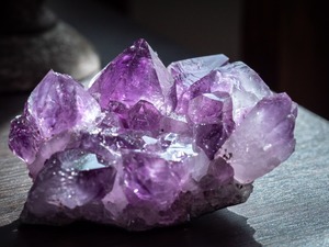 紫色の貴婦人・ウルグアイアメシスト【原石】O300-82