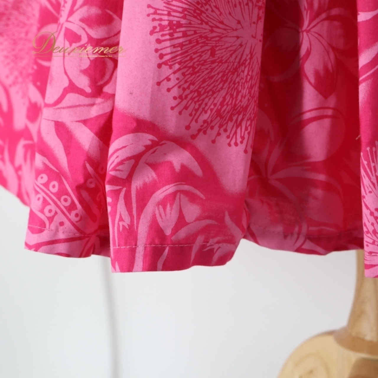 フラダンス 衣装 パウスカート ピンク系 プルメリア柄 モンステラ柄 ハワイアンプリント アロハ フラ ダンス レッスン 練習 シングル スカート フレア 華やか 鮮やか かわいい おしゃれ 軽やか ふんわり ピンク フラダンス衣装 練習着 フラダンス用 スカート 練習用 ピンクフラダンス トロピカル かわいいプリント レッスン用 お洒落 ふんわり感 おしゃれなデザイン