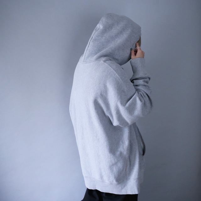 "Champion" light gray color over silhouette reverse wave sweat parka