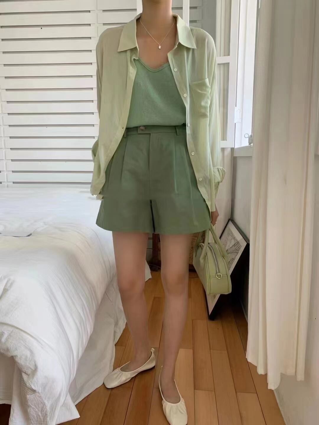 シンプルビッグシャツ　AJ22085-718