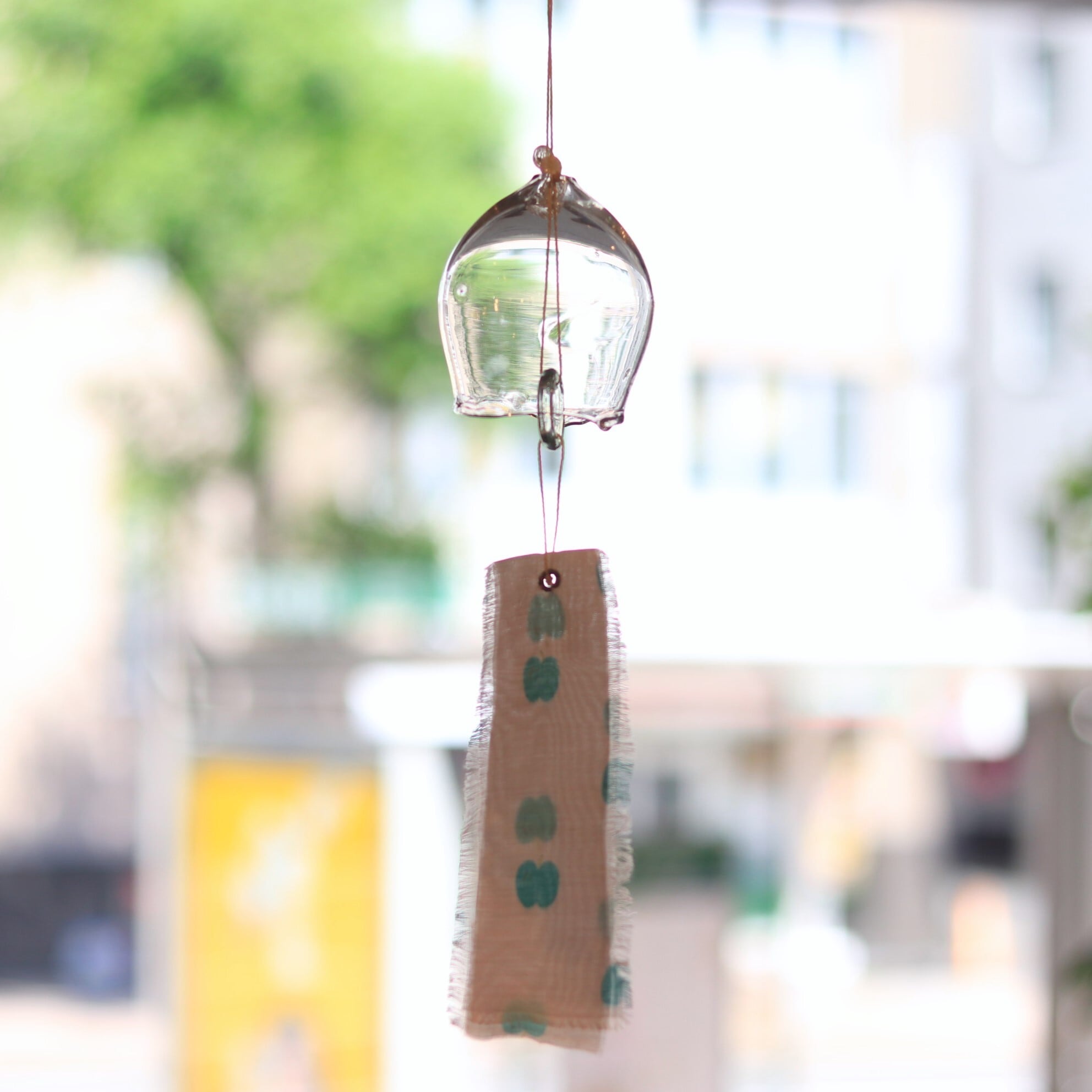 インテリア】吹きガラスの風鈴 グリーンアップル | ジーフラット
