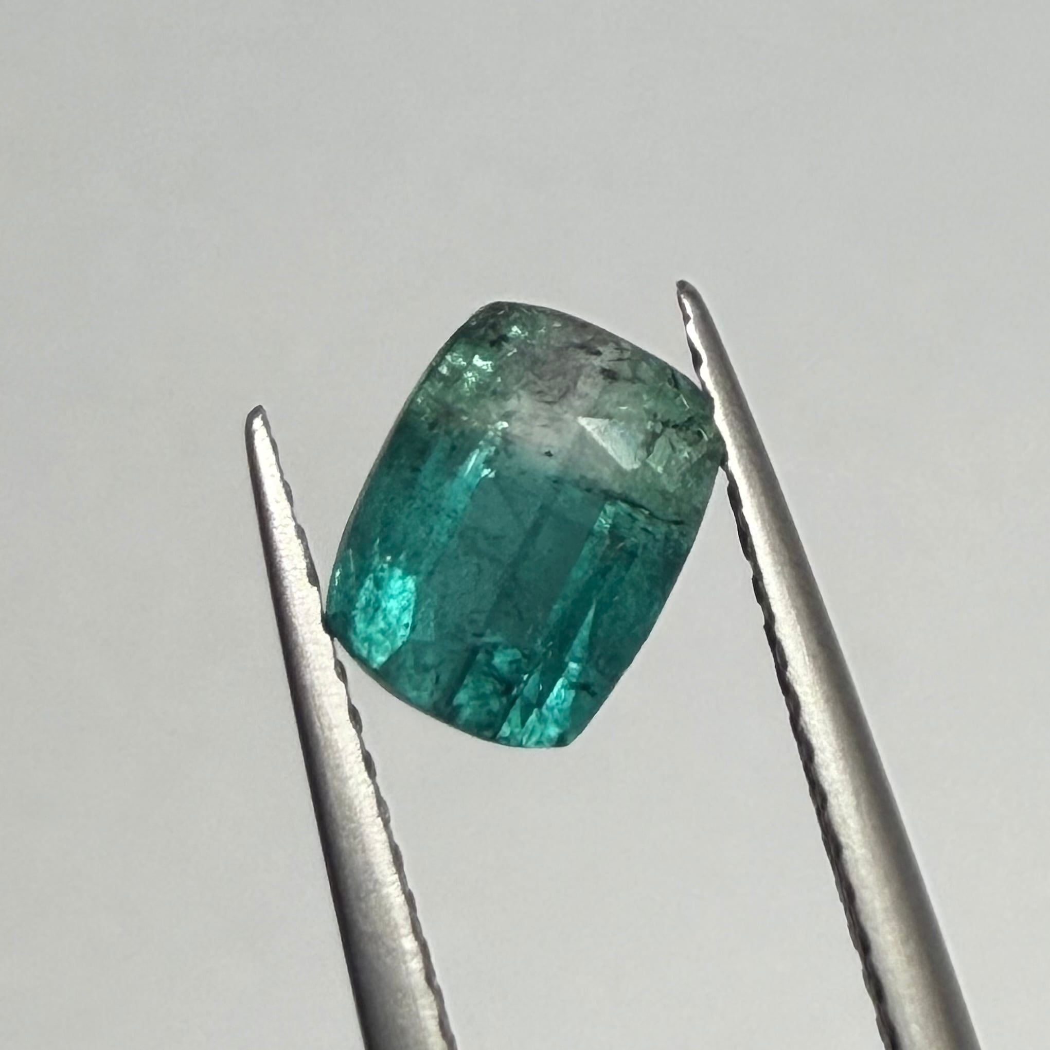 癒し系エメラルドカラーのバイカラートルマリン