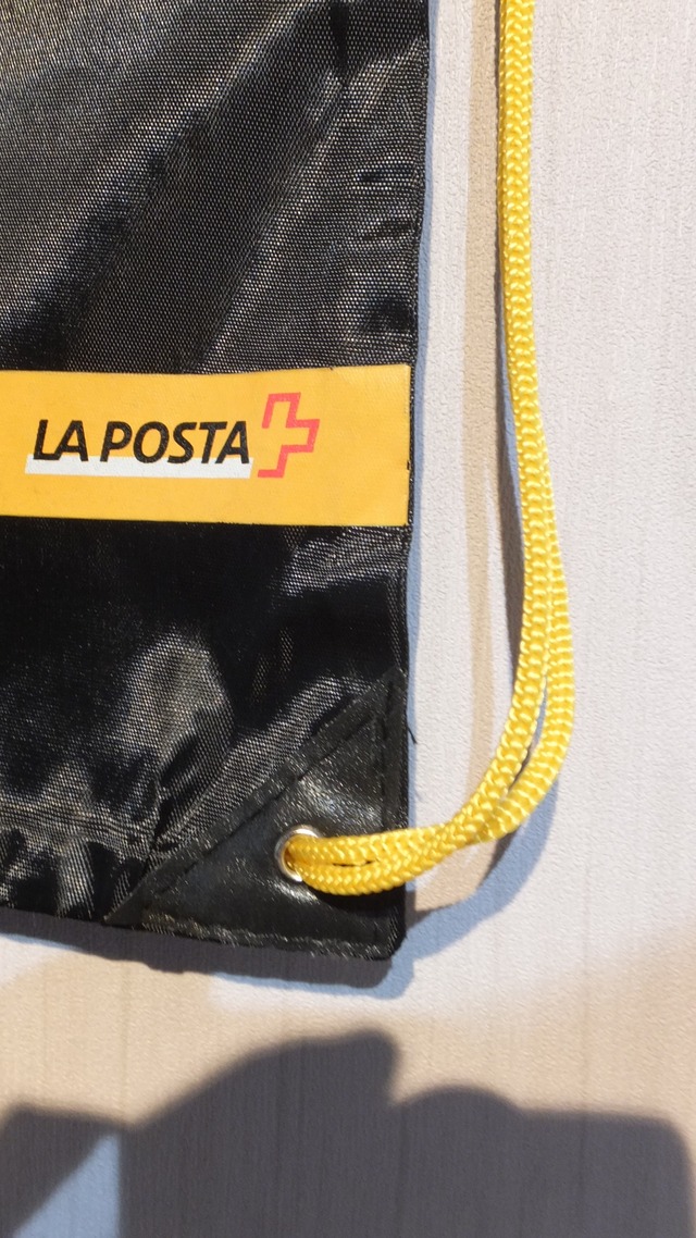 スイス郵便 スイスポスト SWISS POST 会社ロゴプリント入りナップサック 縦 43 cm × 横 32.5 cm 企業物小物