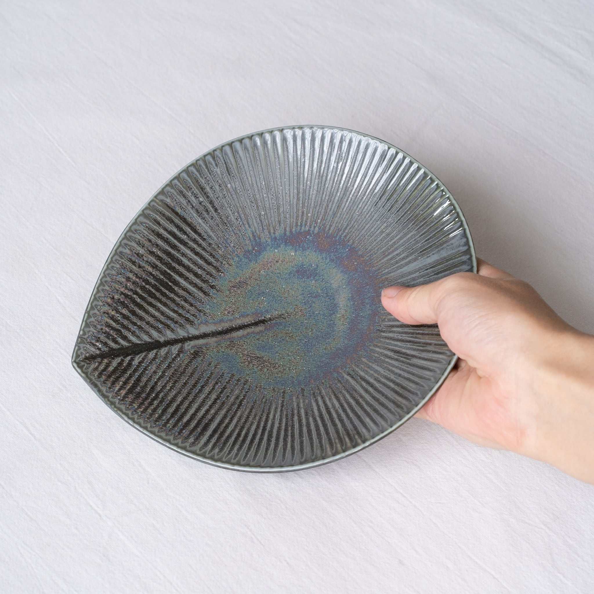 しずくのプレート【ブラック・17.5cm】 | Kamani | 多治見で営む 美濃