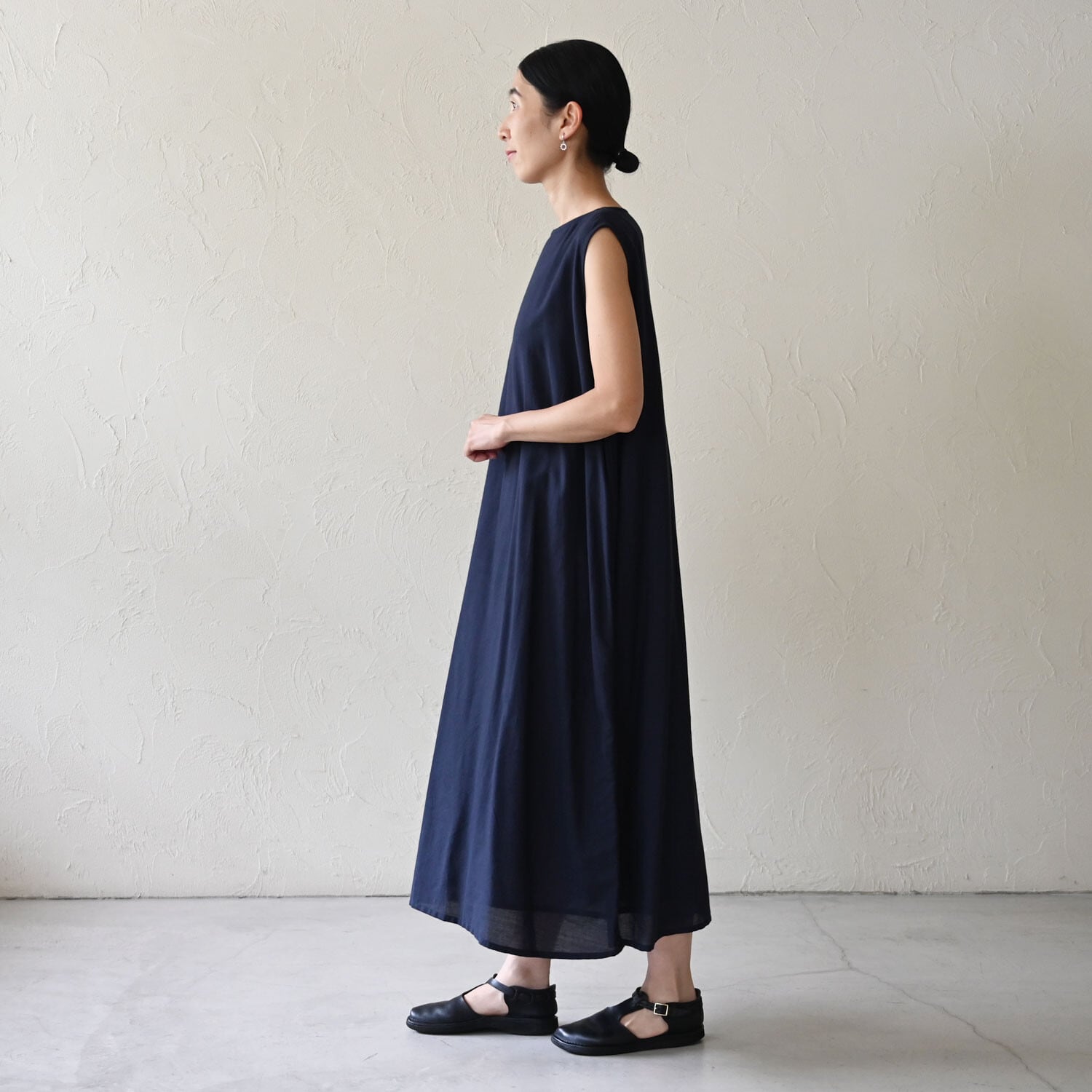 【sisam】サラリボートネックノースリワンピース｜コットン