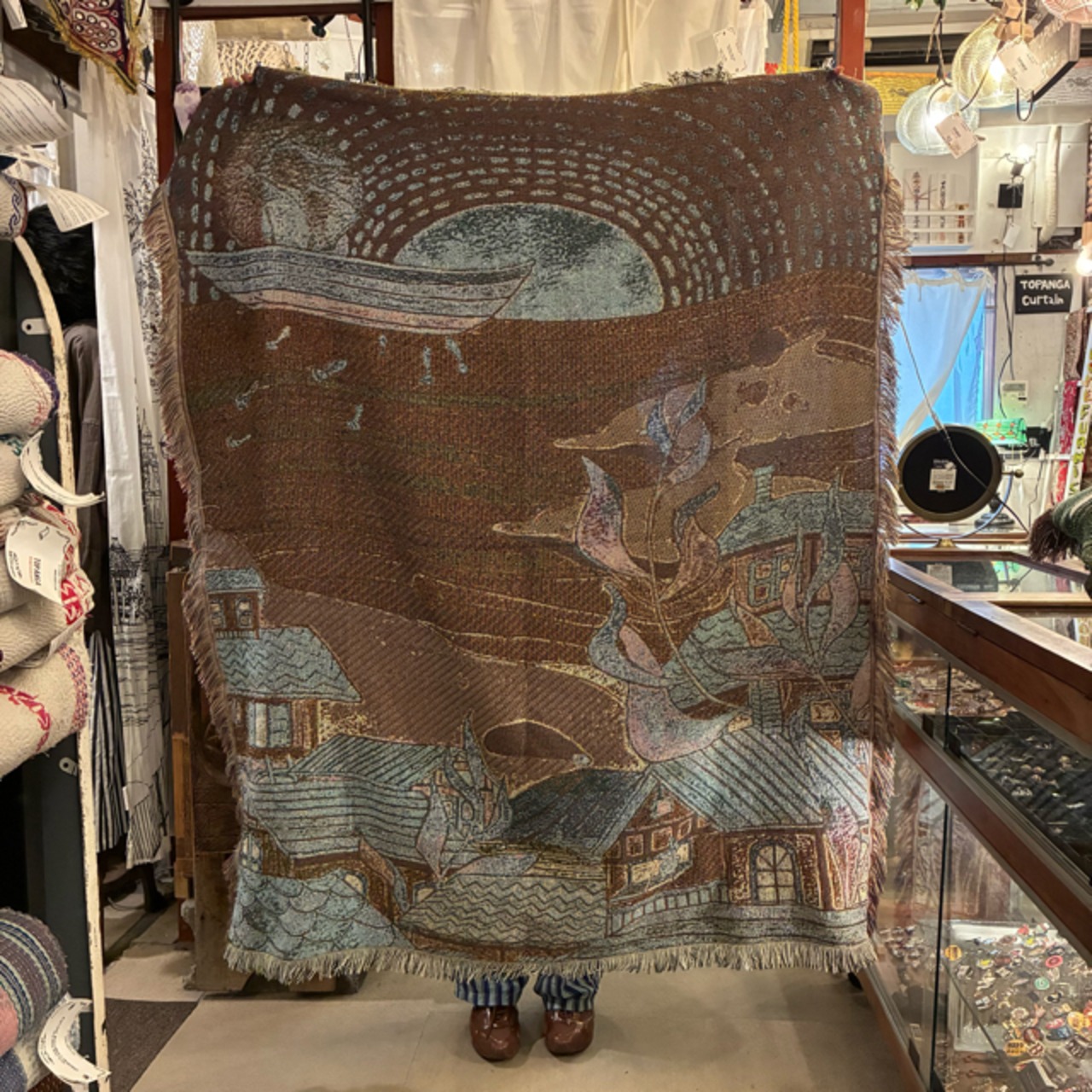 TOPANGA Homefurnishing town with Dolphin Throwket　イルカのいるまちスローケット　130×160cm　ブルー　シャチ　さかな　海　街並み　ソファカバー　ベッドカバー　ブランケット　カーテン