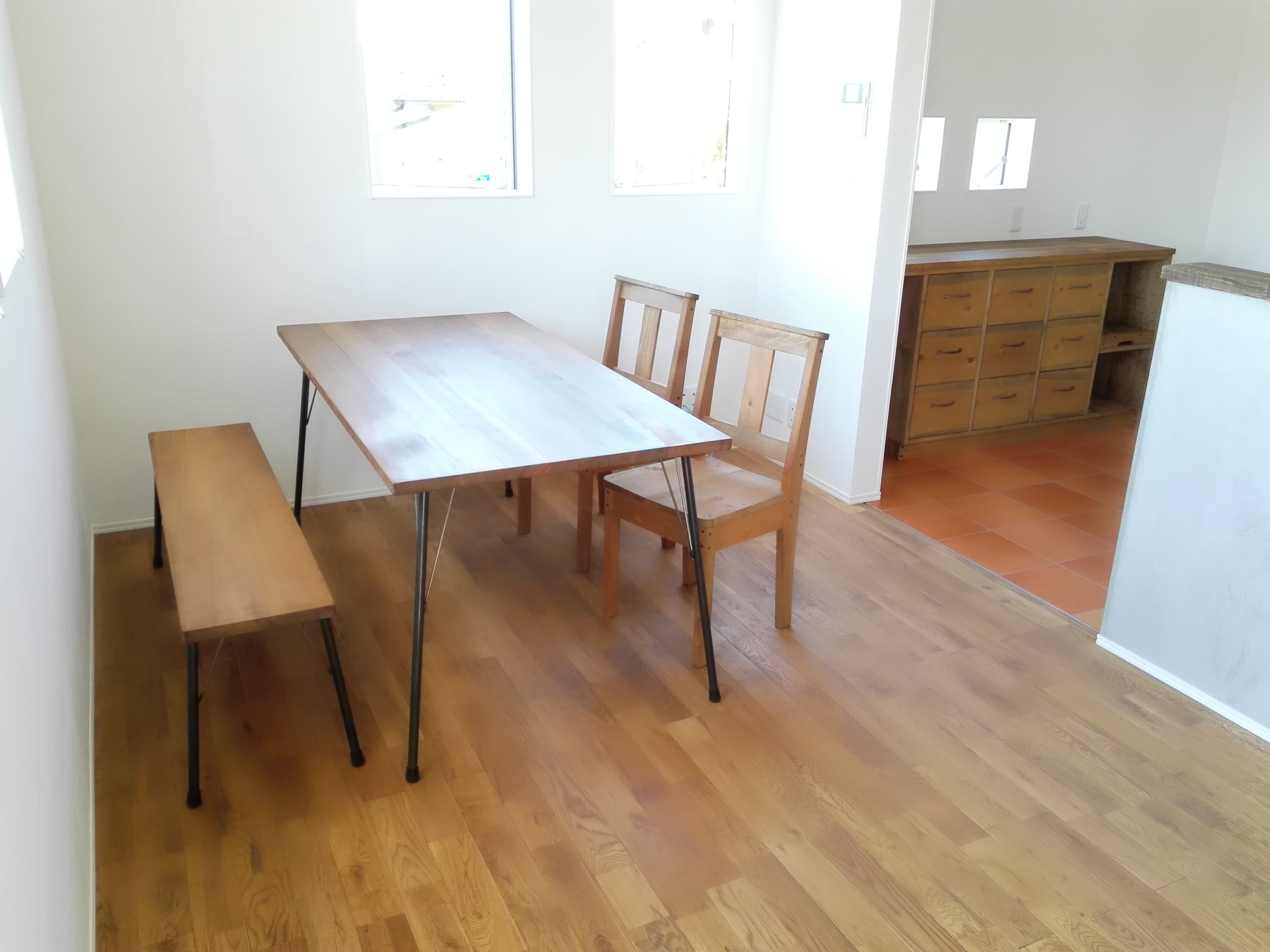 鉄脚テーブル 70x80x高さ72cm カフェ風 無垢 アイアンテーブル