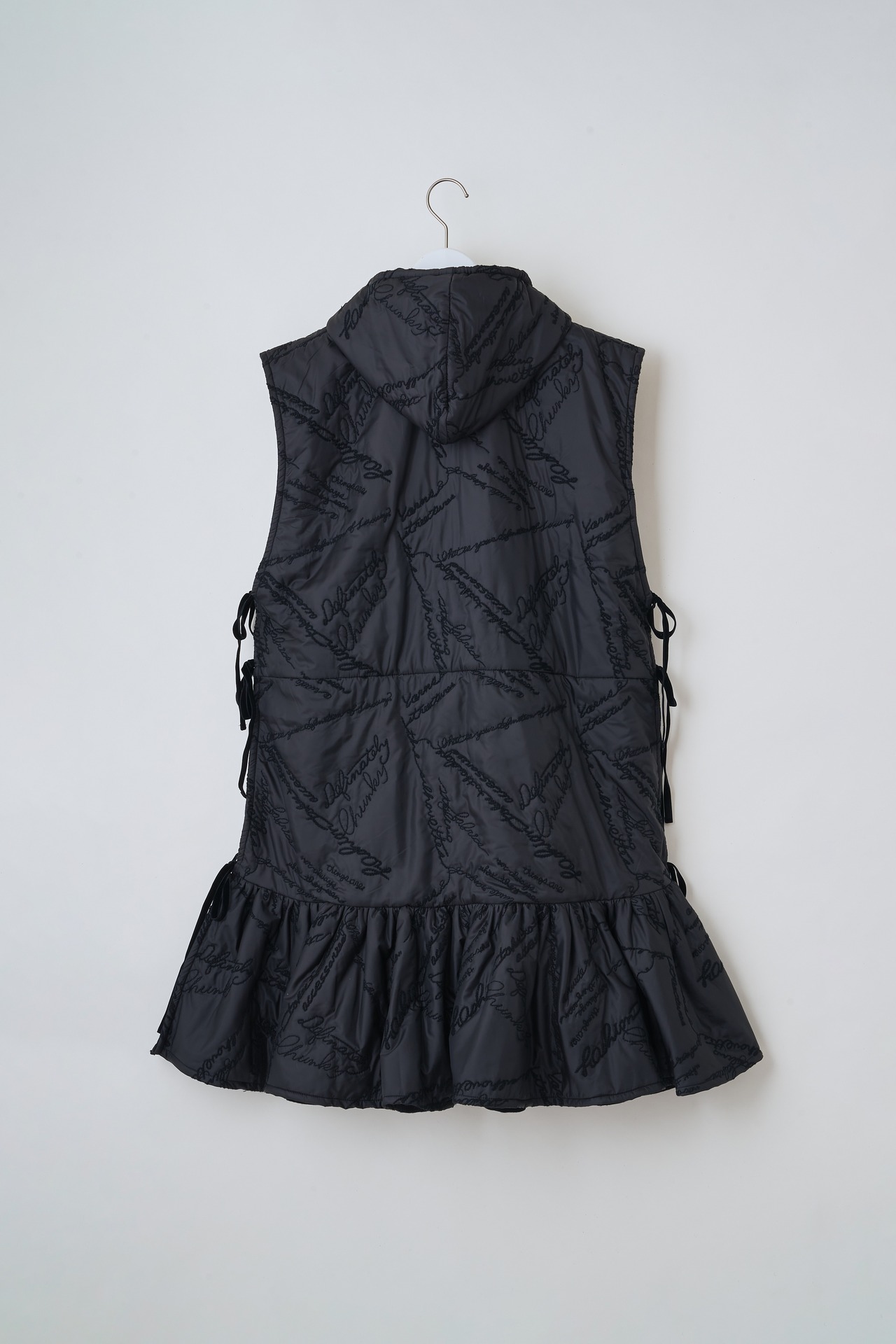 Quilting ruffled gilet
