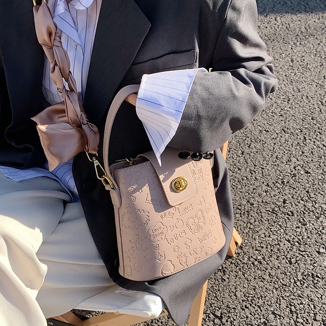 レッド メッセンジャーバッグ Tiancai_Wing_Bag76093374029