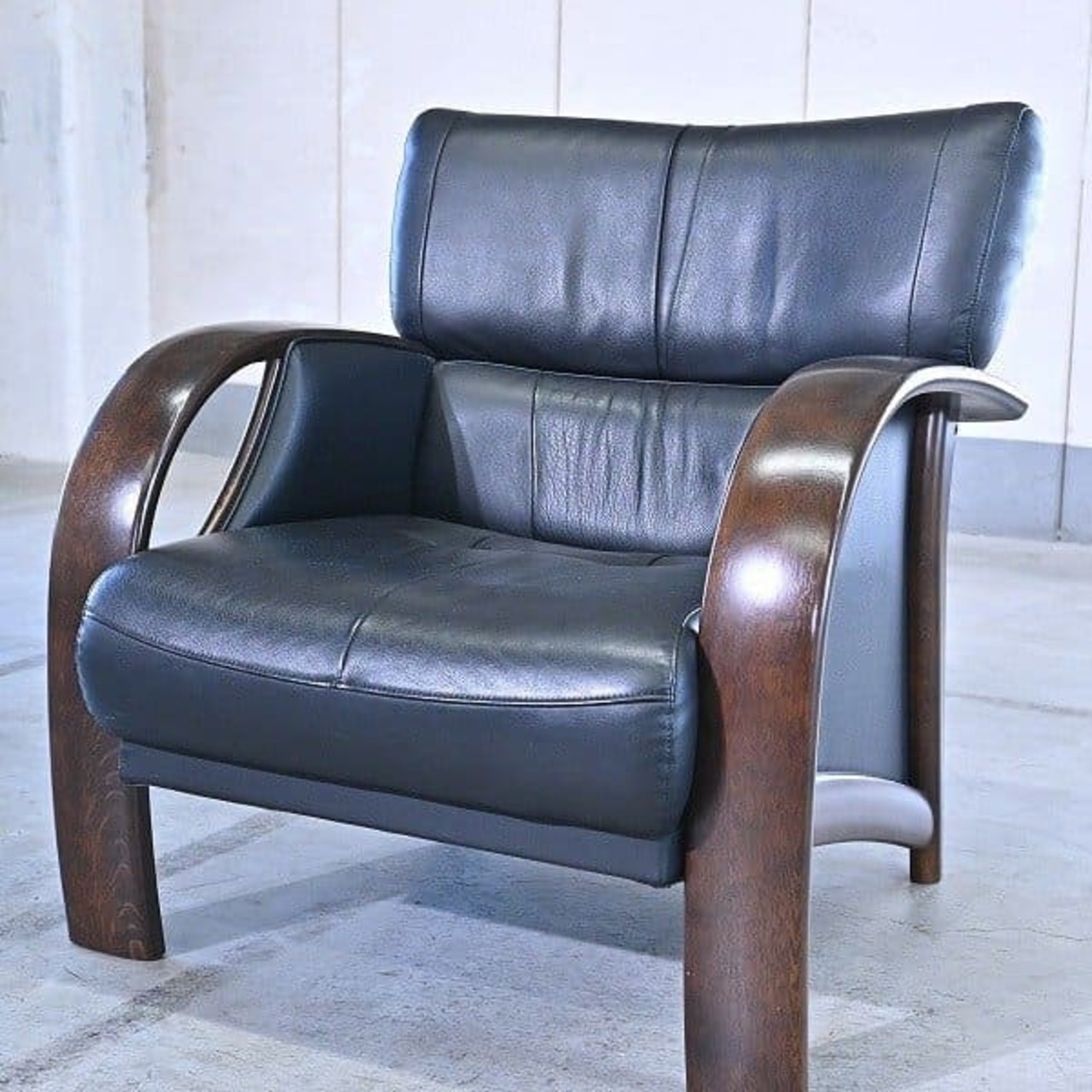 カリモク 15万「WT33」1人掛けソファa 本革 シングル 1P アーム 肘掛椅子 オーク材 北欧スタイル karimoku【中古家具/中古インテリア/USED家具ユーズド家具/リサイクル】