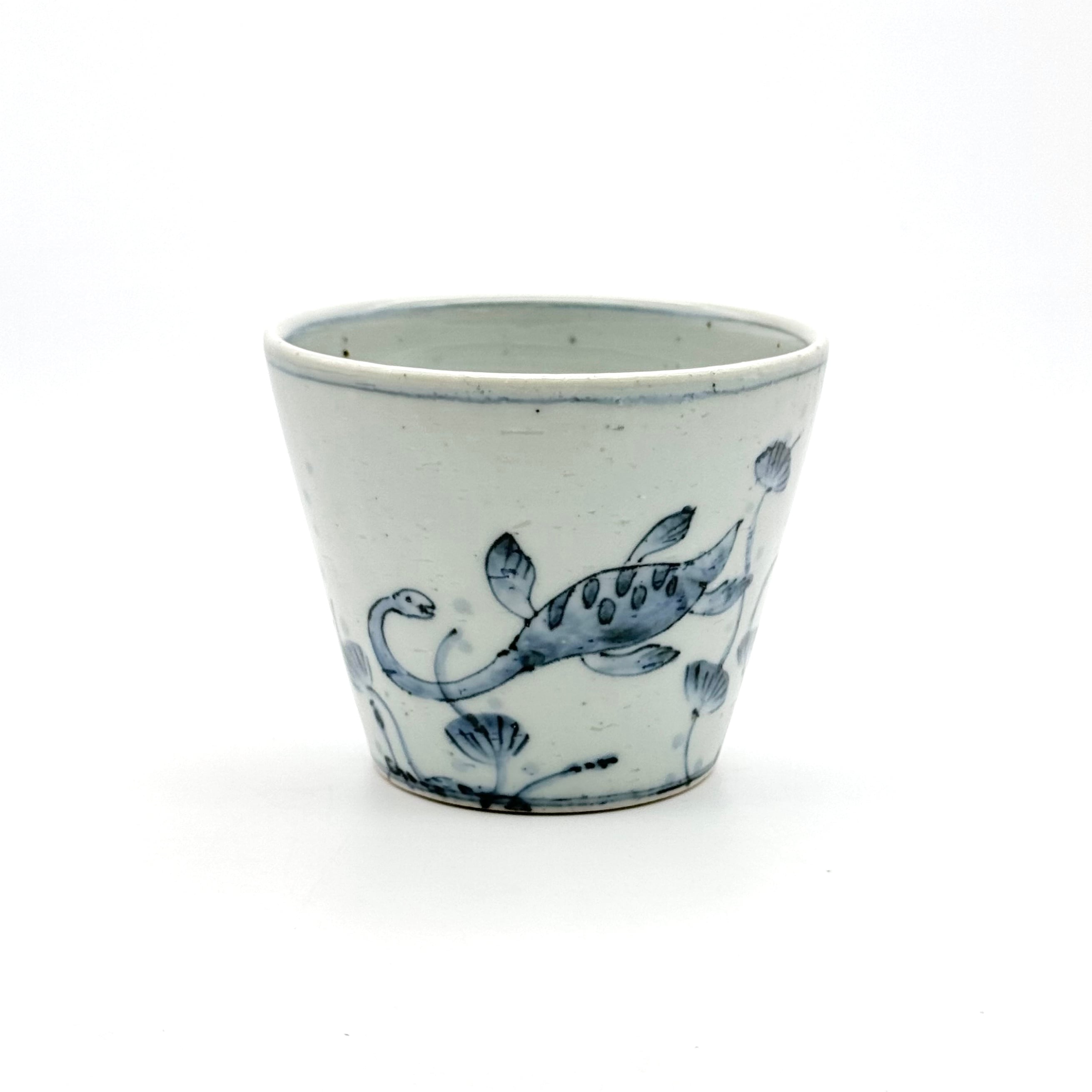 染付 人物図 猪口 ぐい呑み 陶磁器 DINOSAUR 蕎麦猪口 プレシオサウルス《studio wani》 | 24to3［西富