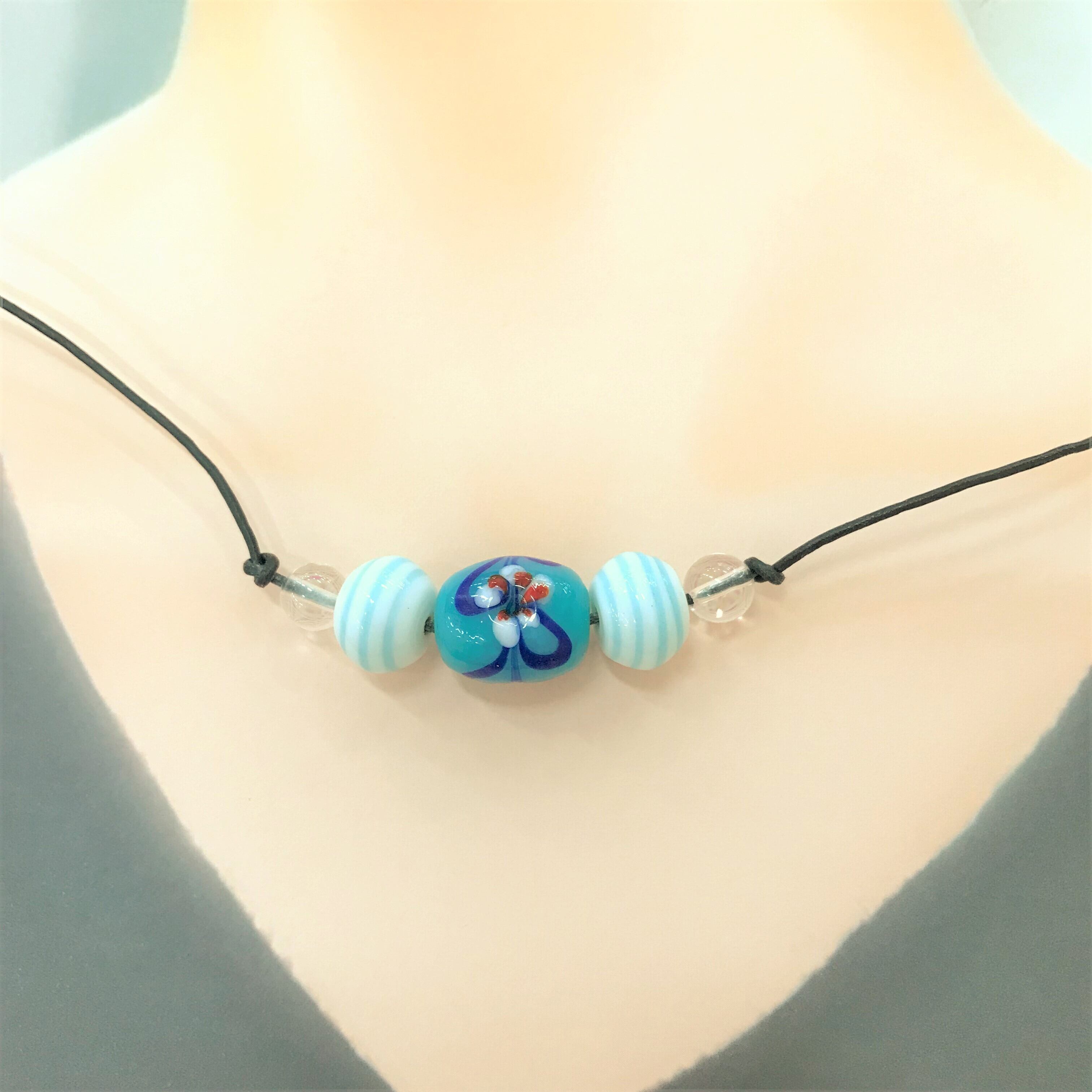 フェアトレードビーズネックレス・ライトブルーとんぼ玉