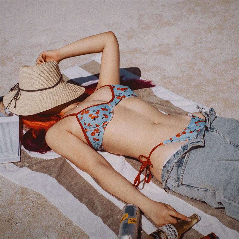 ビキニ チェリー柄 セクシー かわいい Vネック ビーチ 水着 谷間露出