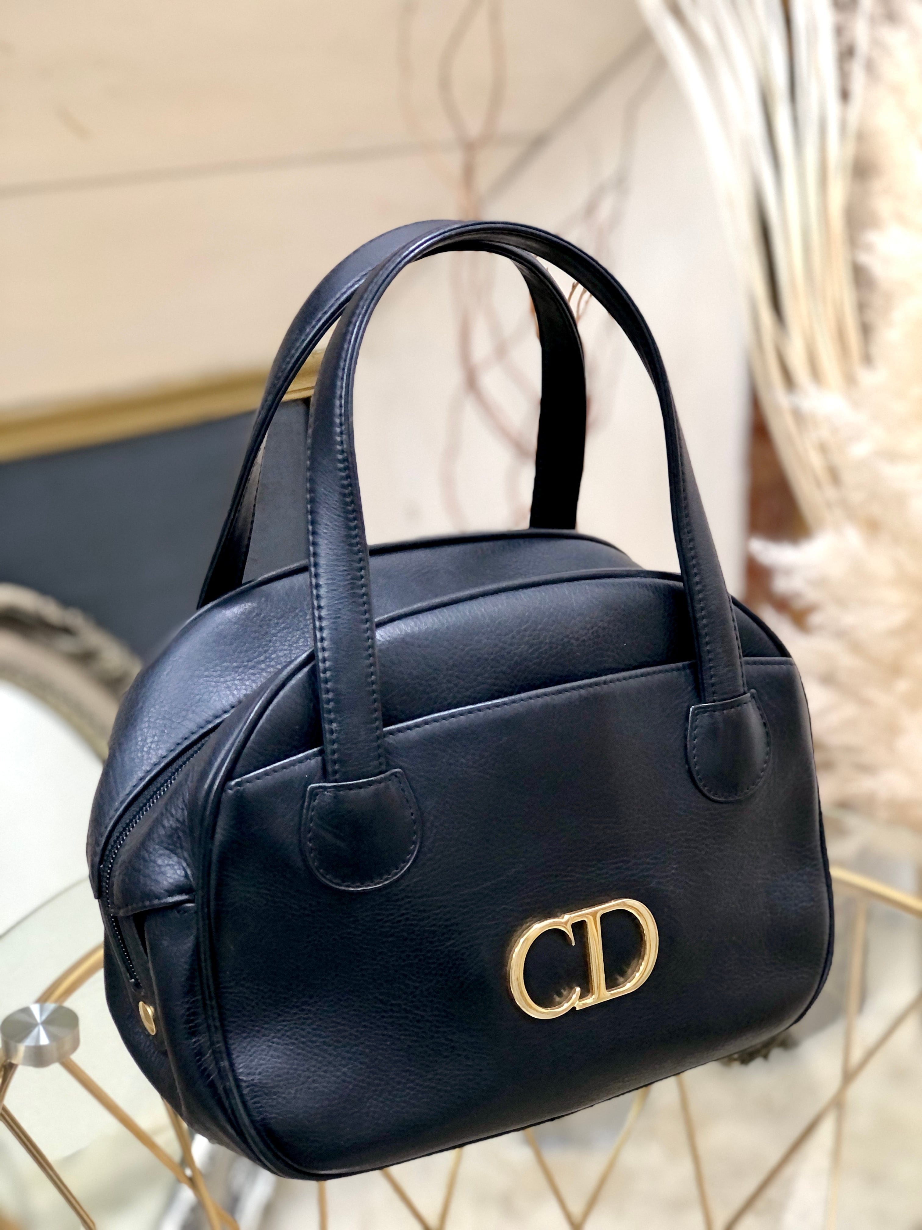 Christian Dior　クリスチャン ディオール　CDモチーフ　エンボスレザー　ハンドバッグ　ブラック　vintage　ヴィンテージ　オールド　 c7ce8c | VintageShop solo powered by BASE