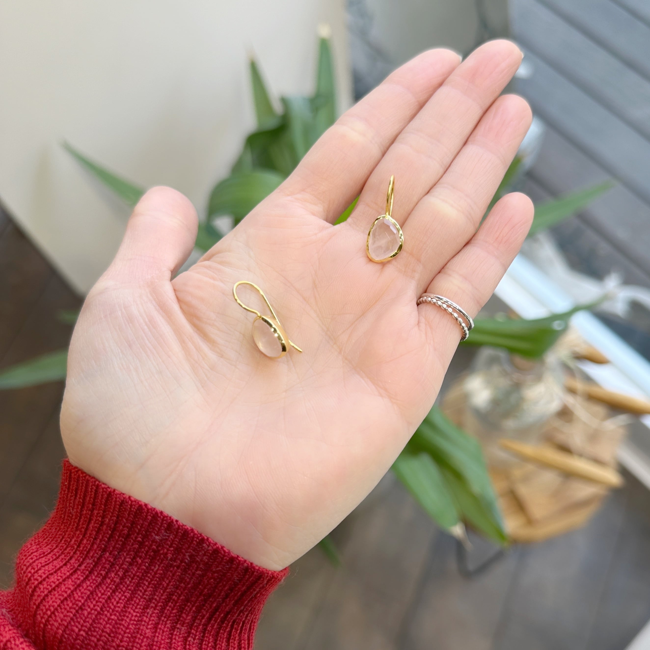 Gold Coating ローズクォーツ いびつなオーバル フックピアス | 【公式