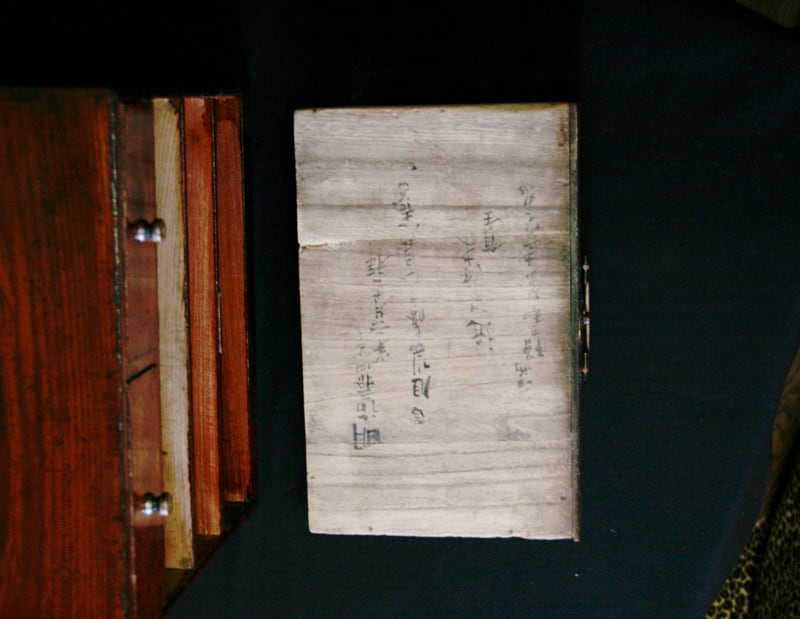 銅角引手 花梨小箪笥 鍵付き明治32年(108年~） | AntiqueShop Kohaku 琥珀