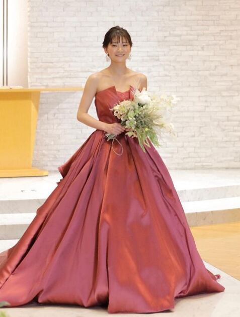 人気上昇！カラードレス 薄ピンク 高級イタリアサテン 華やかな  