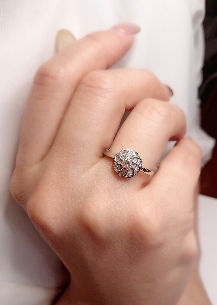 人気特価激安 k18wg ダイヤ0.5ct 0.5ctフラワーデザインダイヤモンド