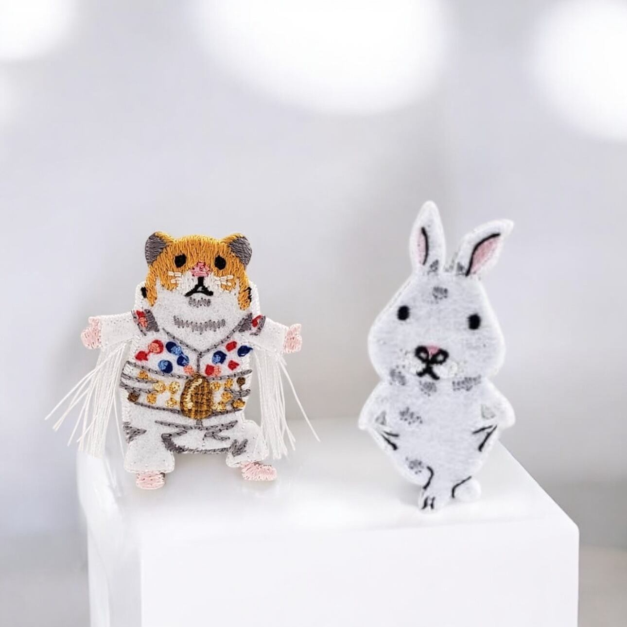 ポケファス 刺繍ブローチ | teshigotoya ねむの木の豆