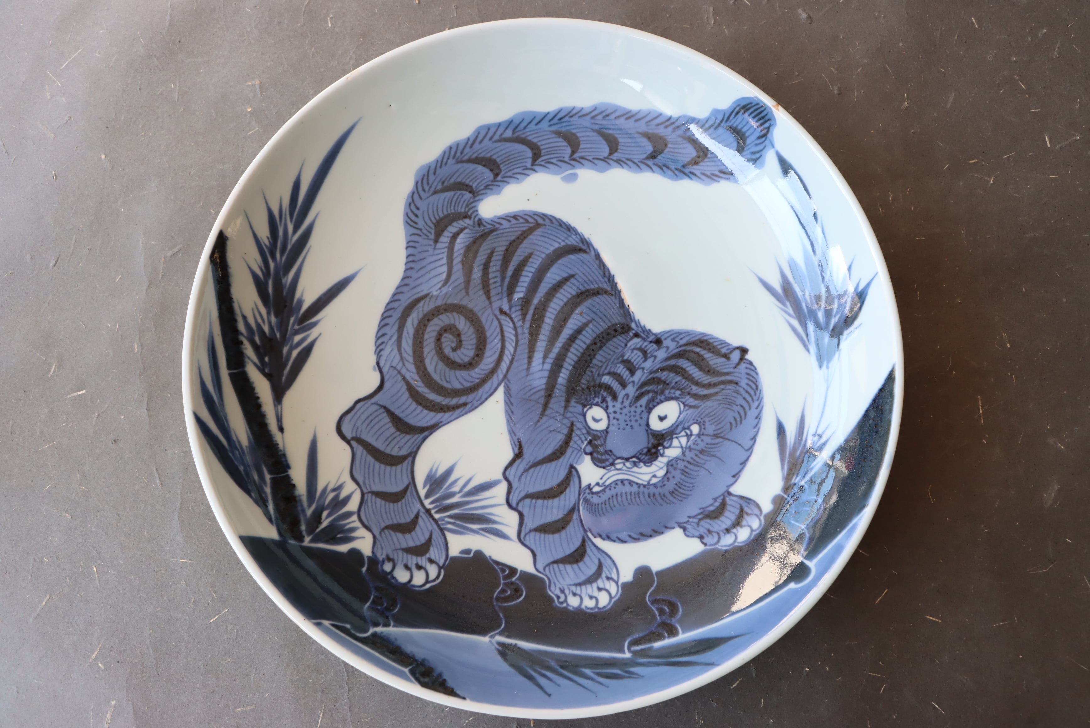 古伊万里 染付 竹虎文 大皿 約一尺三寸/Old Imari large size plate